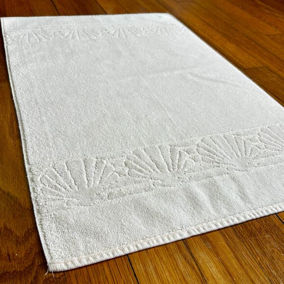 Vintage Fieldcrest Seashell Hand Towel – Soft Peach Cotton, Made in USA - Picture 8 of 13